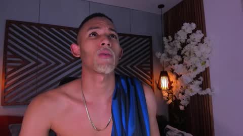 bento_fox online show from November 9, 3:05 am