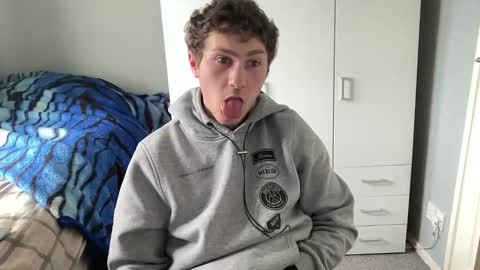 Snapshot of benwardle123 chatting on February 26, 2:46 pm READ MY BIO --- --- READ MY BIO online show from February 26, 2:46 pm