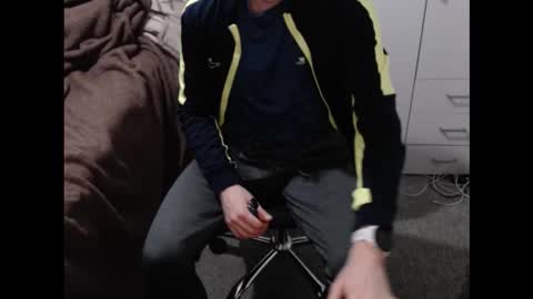 Snapshot of benwardle123 chatting on November 4, 6:18 pm READ MY BIO --- --- READ MY BIO online show from November 4, 6:18 pm