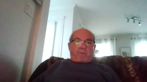 Snapshot of bernard1102 chatting on October 12, 11:20 am bernard1102 online show from October 12, 11:20 am