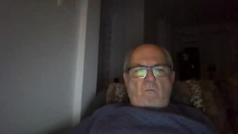 Snapshot of bernard1102 chatting on October 13, 1:05 am bernard1102 online show from October 13, 1:05 am