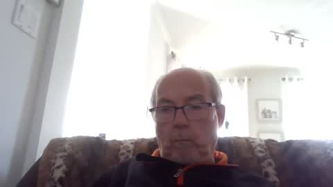 Snapshot of bernard1102 chatting on October 19, 6:19 pm bernard1102 online show from October 19, 6:19 pm