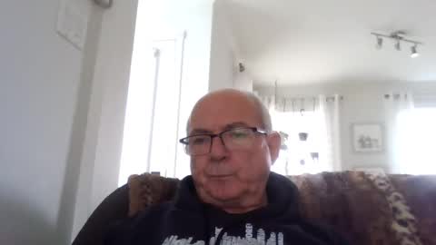 Snapshot of bernard1102 chatting on October 26, 3:51 pm bernard1102 online show from October 26, 3:51 pm