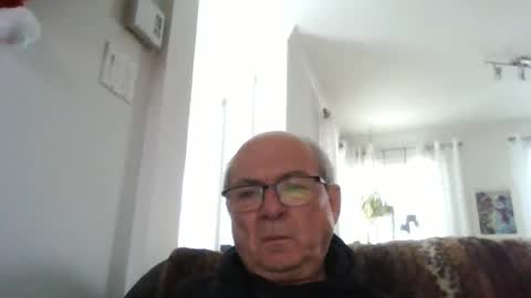 Snapshot of bernard1102 chatting on November 19, 1:33 pm bernard1102 online show from November 19, 1:33 pm