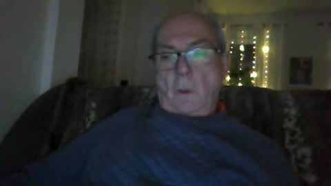 Snapshot of bernard1102 chatting on November 27, 1:18 am bernard1102 online show from November 27, 1:18 am