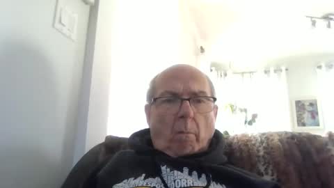 Snapshot of bernard1102 chatting on December 3, 3:10 pm bernard1102 online show from December 3, 3:10 pm