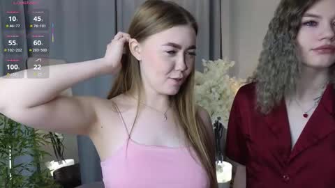 Snapshot of berry_bloom chatting on October 21, 4:46 am Aurora online show from October 21, 4:46 am