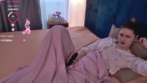 berrybitte online show from April 10, 6:18 am