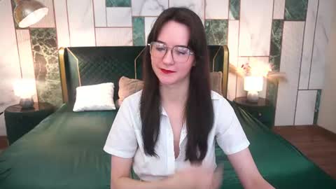 Snapshot of berrydiva chatting on July 25, 6:44 am Violette online show from July 25, 6:44 am