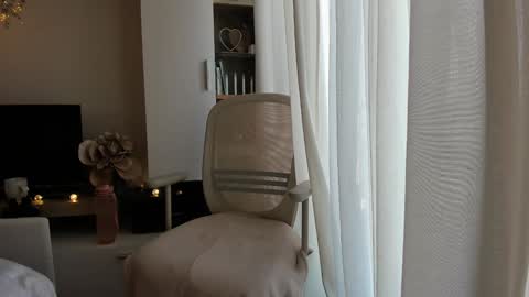 Vicky   online show from October 24, 6:32 am