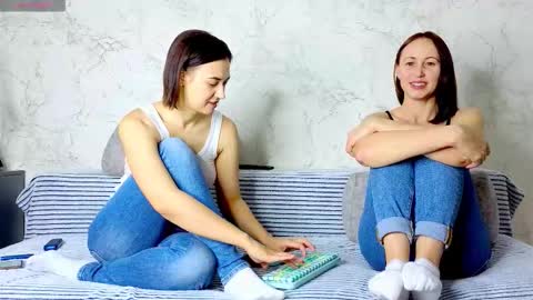 Snapshot of bestgirls2021 chatting on February 15, 7:51 am Hellen and Natali online show from February 15, 7:51 am