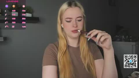 Snapshot of betany_fokss chatting on July 19, 11:19 pm Bella Schedule GMT2 Mon Tue Wed Thu Fri Sat Sun 8 am from 2pm online show from July 19, 11:19 pm
