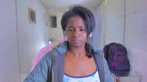 Snapshot of betany_grey chatting on February 19, 4:08 am Betaby grey online show from February 19, 4:08 am