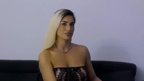 Snapshot of bethierusse chatting on October 13, 4:34 am bethierusse online show from October 13, 4:34 am