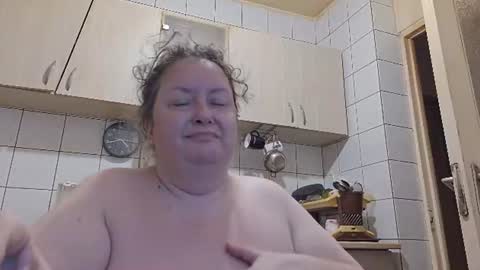 Snapshot of bethnorth chatting on June 20, 1:41 am bethnorth online show from June 20, 1:41 am