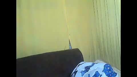 Snapshot of betty_83 chatting on December 5, 11:19 am betty_83 online show from December 5, 11:19 am