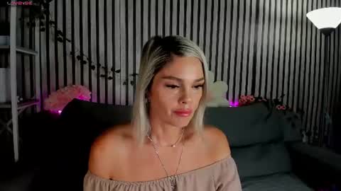 Snapshot of betty_brock chatting on July 13, 1:19 am Betty online show from July 13, 1:19 am