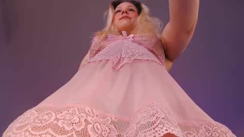 Snapshot of betty_murr chatting on June 5, 3:35 am betty_murr online show from June 5, 3:35 am
