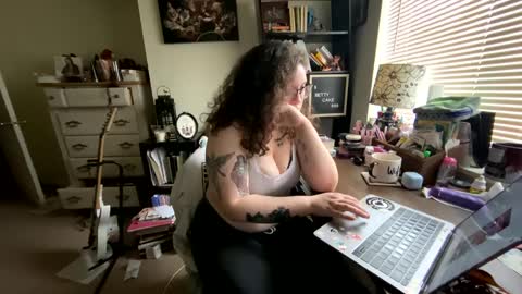 Betty Cake online show from December 19, 6:12 pm