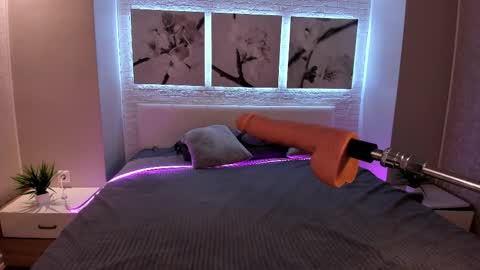 Snapshot of bettyrouse chatting on October 11, 8:40 pm Betty online show from October 11, 8:40 pm