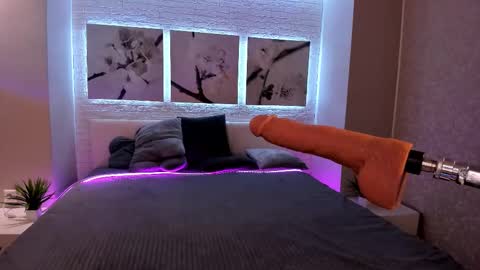 Snapshot of bettyrouse chatting on October 13, 8:53 pm Betty online show from October 13, 8:53 pm