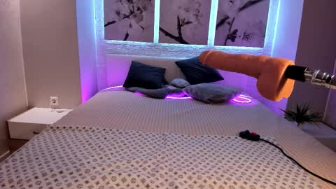 Snapshot of bettyrouse chatting on October 29, 8:21 pm Betty online show from October 29, 8:21 pm