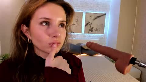 Snapshot of bettyrouse chatting on November 23, 8:19 pm Betty online show from November 23, 8:19 pm