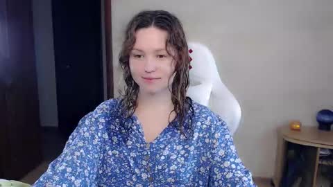 Snapshot of bettystar_ chatting on September 13, 7:24 pm Betty online show from September 13, 7:24 pm
