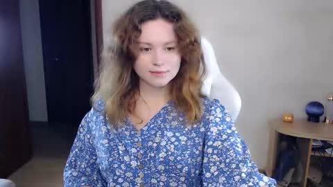 Snapshot of bettystar_ chatting on September 18, 8:11 pm Betty online show from September 18, 8:11 pm