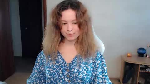 Snapshot of bettystar_ chatting on September 19, 2:07 pm Betty online show from September 19, 2:07 pm