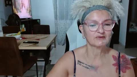 Snapshot of bety_cum3 chatting on February 5, 9:47 am bibiana online show from February 5, 9:47 am