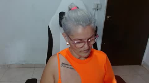 Snapshot of bety_cum3 chatting on February 22, 3:54 pm bibiana online show from February 22, 3:54 pm