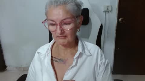 Snapshot of bety_cum3 chatting on February 23, 11:29 am bibiana online show from February 23, 11:29 am