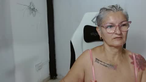 Snapshot of bety_cum3 chatting on February 27, 9:09 am bibiana online show from February 27, 9:09 am