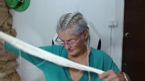 Snapshot of bety_cum3 chatting on March 1, 12:56 am bibiana online show from March 1, 12:56 am