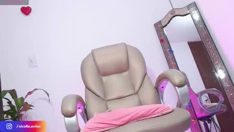 Nicolle Aviles online show from October 7, 8:22 am