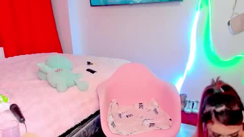 Snapshot of beverly_larson1 chatting on October 23, 11:35 pm danni online show from October 23, 11:35 pm