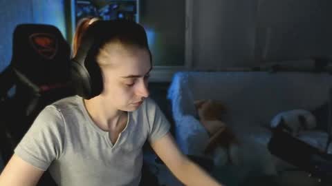beverly_yay online show from April 27, 1:03 am