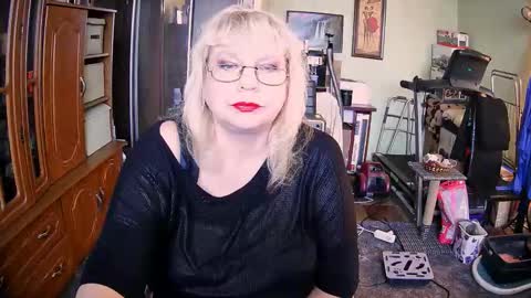 Snapshot of beverlyqcynia chatting on September 28, 11:48 am BeverlyQCynia online show from September 28, 11:48 am