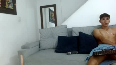 Snapshot of beyonce_21 chatting on June 8, 10:32 pm beyonce_21 online show from June 8, 10:32 pm