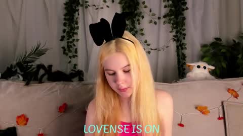 Eliz online show from October 21, 1:28 am