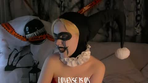 Eliz online show from October 31, 1:28 am