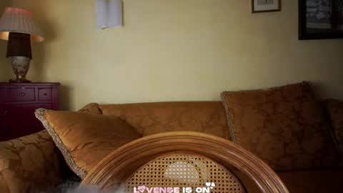 Snapshot of bezuya chatting on June 25, 2:33 am Eliz online show from June 25, 2:33 am