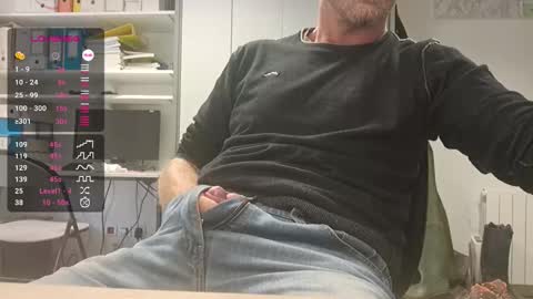 My name is David and if you like public exhibitions you wont be disappointed with me LoL - My favorite vibes is 44  online show from October 8, 7:50 am