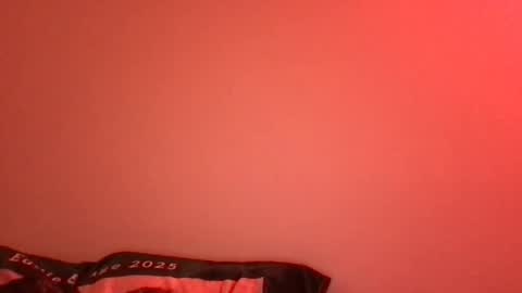 Snapshot of bi_inboston chatting on November 26, 4:35 am Robbie online show from November 26, 4:35 am