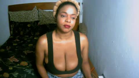 Snapshot of bianca_ebony chatting on April 5, 8:22 am bianca ebony online show from April 5, 8:22 am