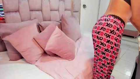 biancaa_naviss online show from November 6, 9:59 pm