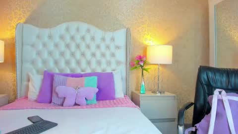 Snapshot of biancamonroe_ chatting on June 7, 2:32 pm Bianca online show from June 7, 2:32 pm