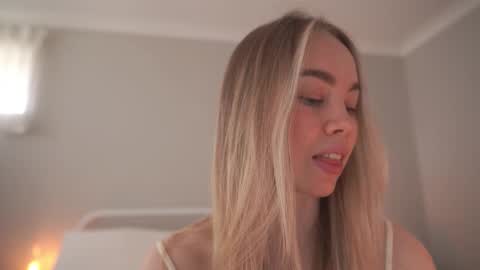 Snapshot of bibi_it_is chatting on November 19, 2:33 am Bibi online show from November 19, 2:33 am