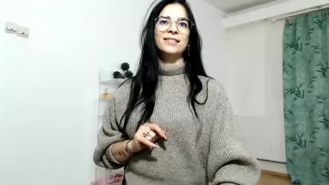 Snapshot of bibitina chatting on December 5, 6:11 pm innasugarwild online show from December 5, 6:11 pm